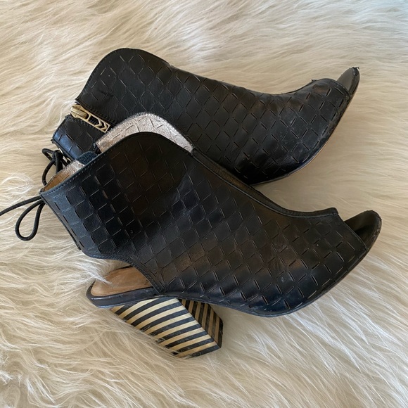 House of Harlow 1960 Leather Booties - Picture 3 of 6